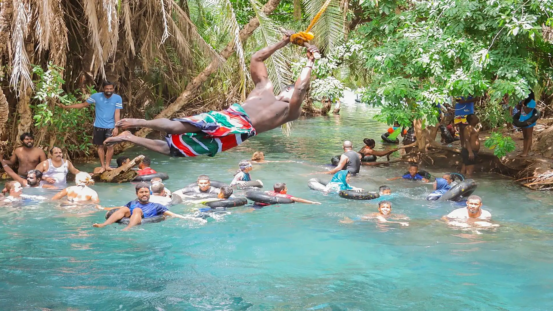 Escursione alle sorgenti termali di Chemka Kikuletwa in Tanzania